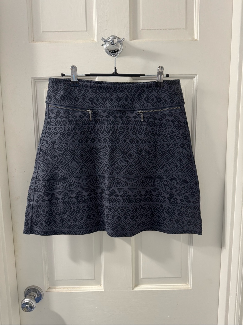 Athleta Strata skirt SMALL black gray EXCELLENT!